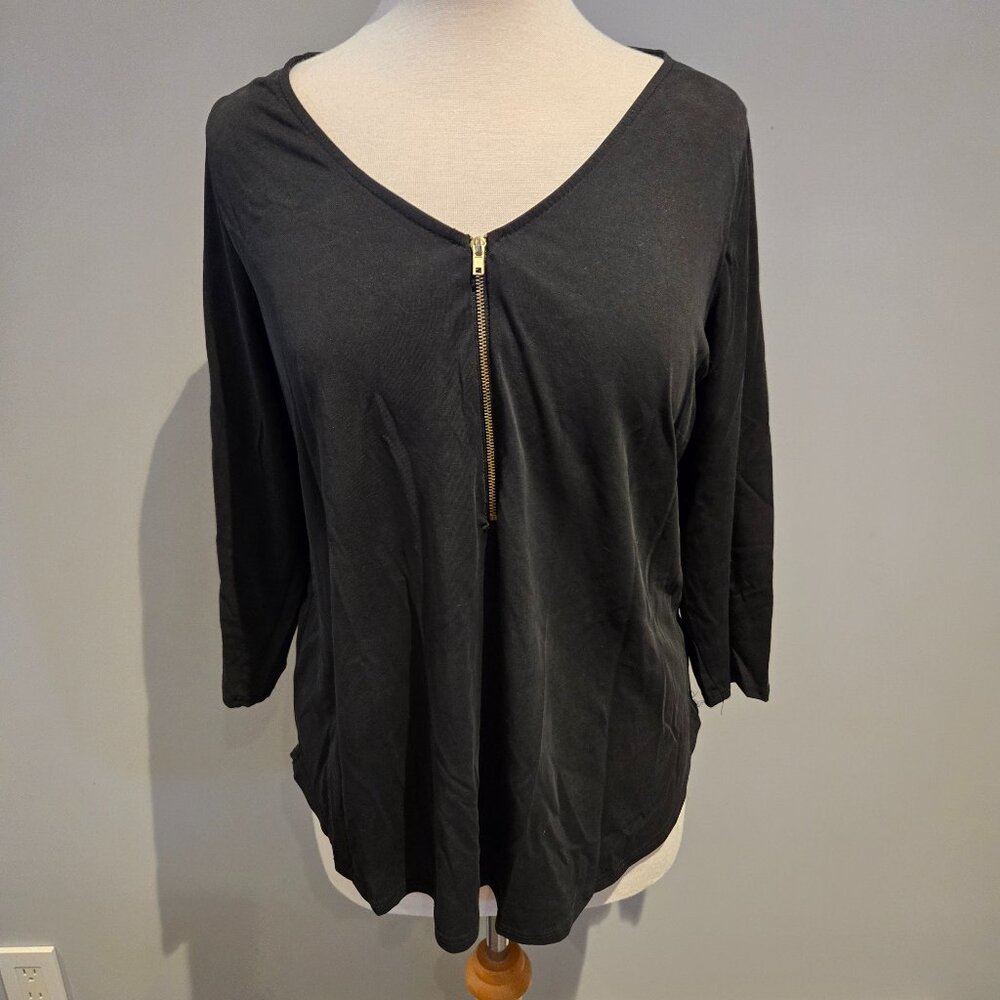 Green Envelope Zip Front 3/4 Sleeve Top | Size XL | Black